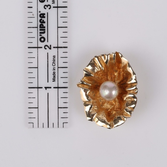 VTG c.1964 Oleg Cassini Gold Pearl Floral Brooch - Picture 7 of 8